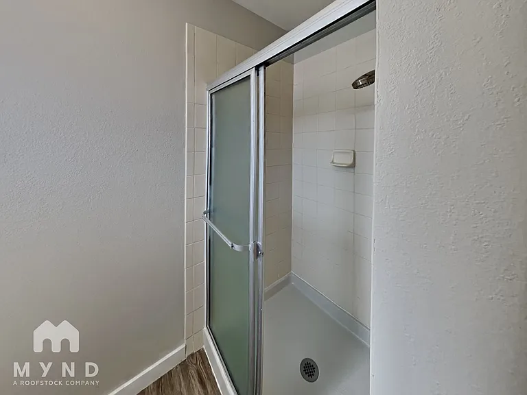 1013 James Lovell St — Photo 10