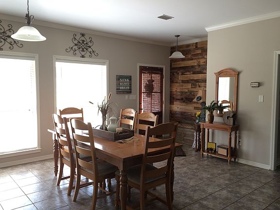 Dining room/Foyer
