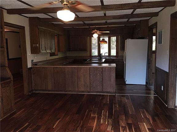 4th image of 109 Lucas Ln