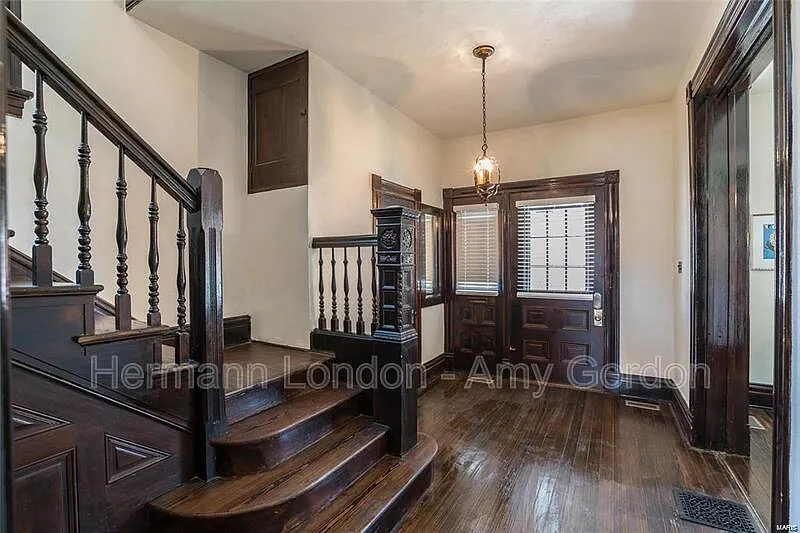 5 bed, 3.0 bath, 2524 sqft, $3,450 — Photo 3
