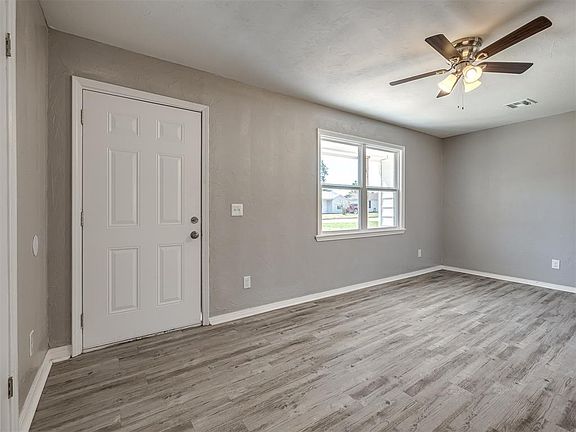 5th image of 3021 SE 19th St
