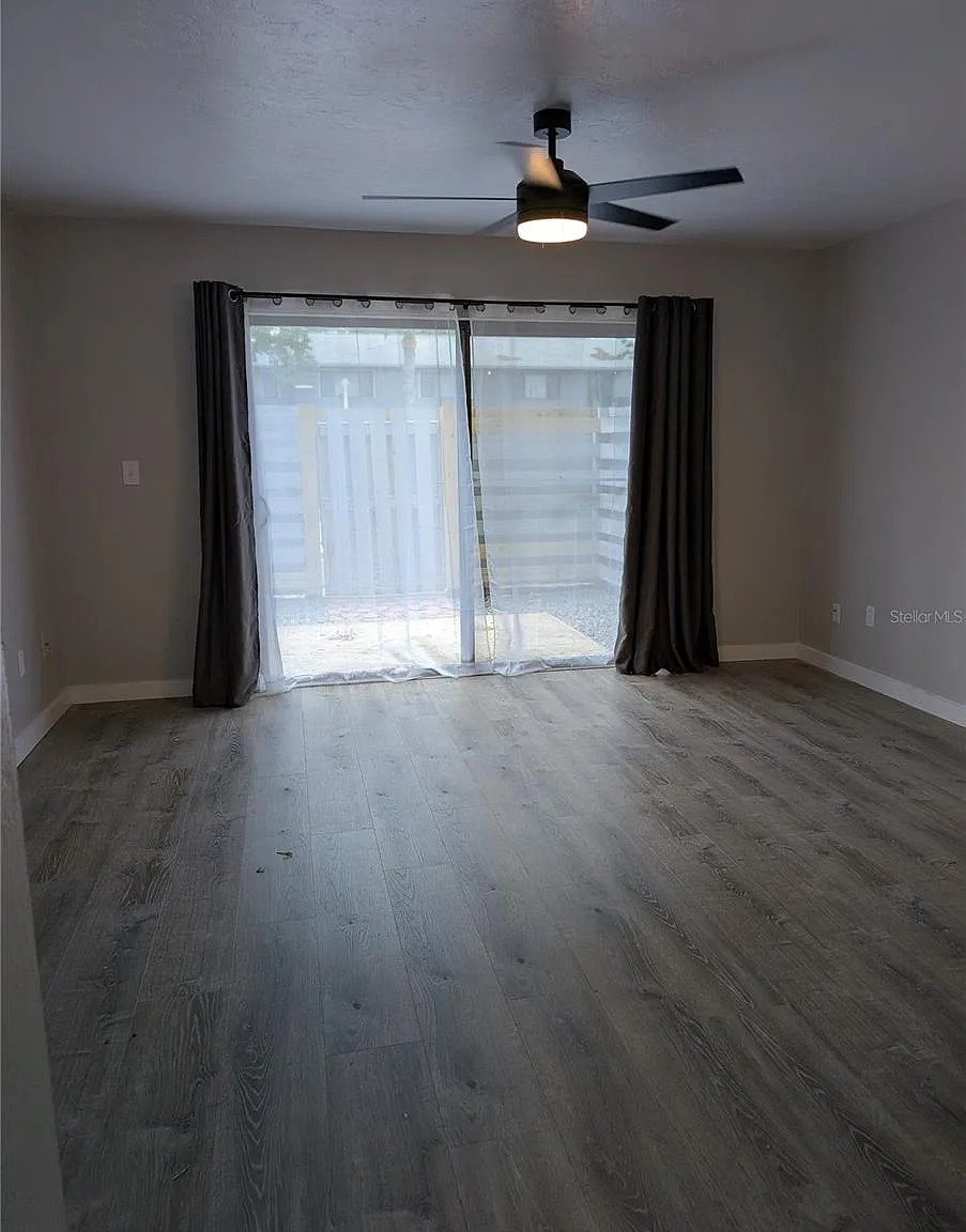 2 bed, 2.5 bath, 1100 sqft, $1,550 — Photo 4