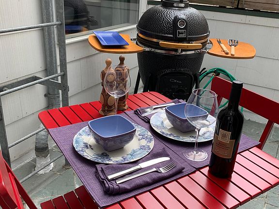 Private patio balcony perfect for al fresco dining!