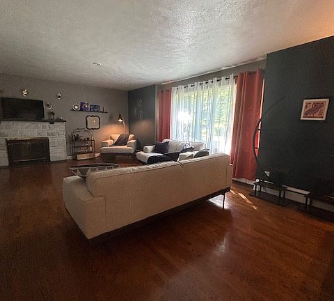 4th image of 4448 Greenwood Dr