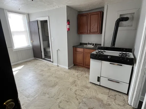 8 Audrey St APT 13, Providence, RI 02909