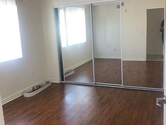 5th image of 14116 Burbank Blvd #102