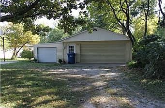 4th image of 2635 S Crysler Ave