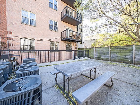 5th image of 543 Kosciuszko St APT 1B
