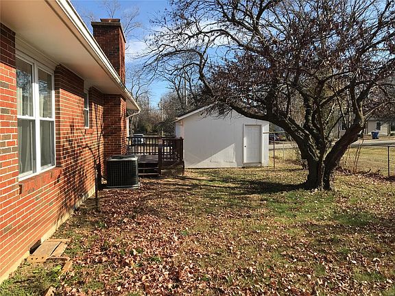 3rd image of 705 E Dent St