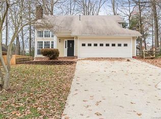 10008 Holly Tree Dr, Charlotte, NC 28215