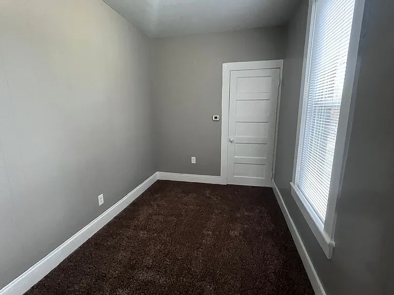 303 W Dewald St — Photo 8
