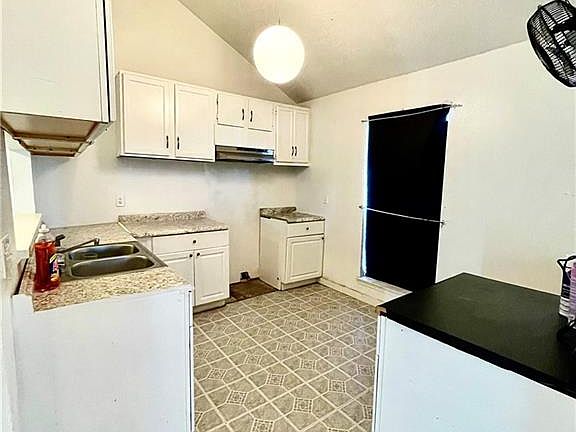 3rd image of 2116 Breckenridge Dr