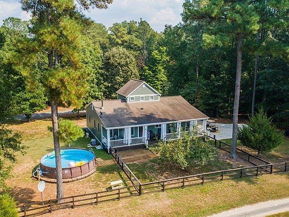 2nd image of 811 Country Club Dr