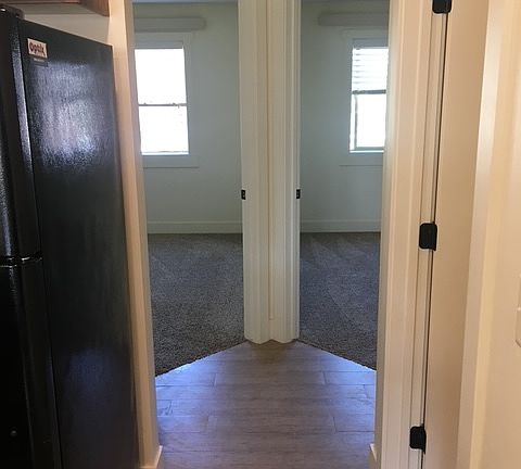 4th image of 882 Everett Pl APT 4