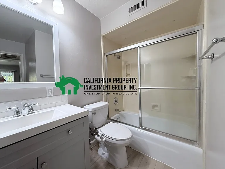 5422 Marconi Ave #5422 — Photo 14