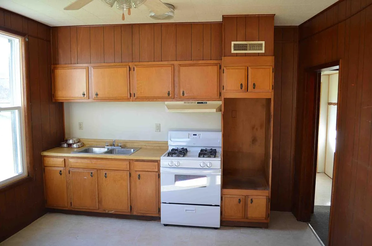 3 bed, 1990 sqft, $1,300 — Photo 3