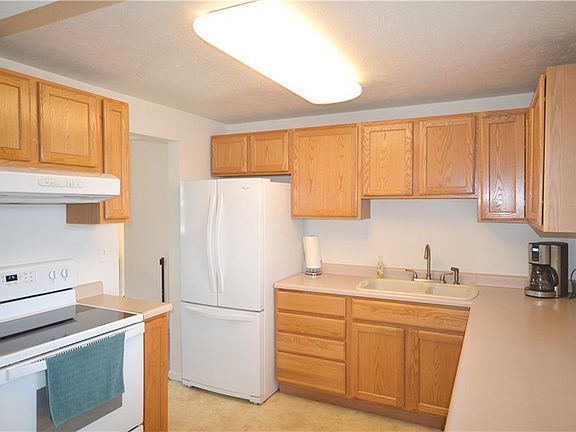 3rd image of 224 Washington Dr