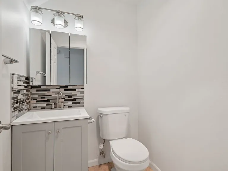 Images Columbia Apartments — Photo 9