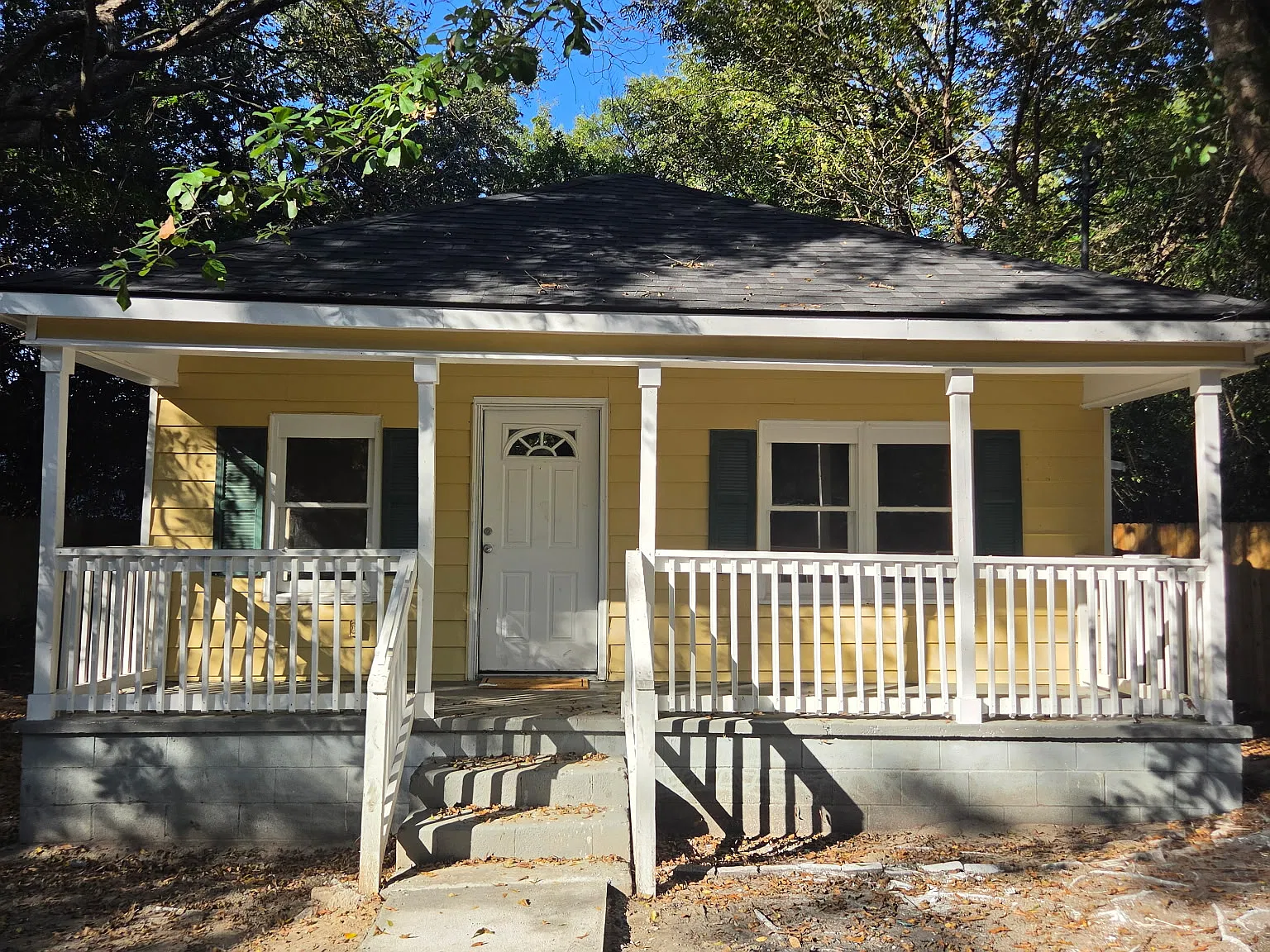 3 bed, 924 sqft, $1,200 — Photo 1