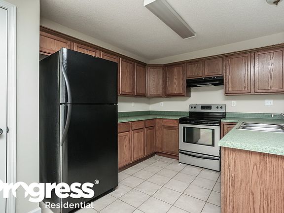 5th image of 305 Village Dr S