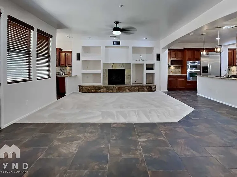 2433 W Horsetail Trl — Photo 2