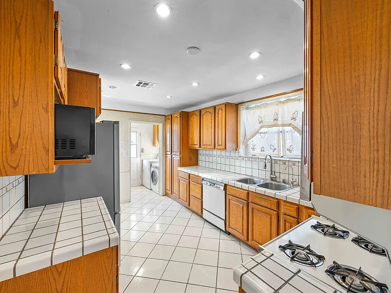 1207 Graynold Ave — Photo 11