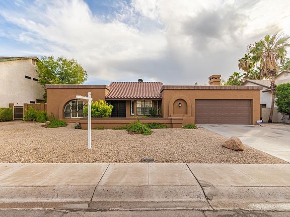 2nd image of 1937 E La Vieve Ln