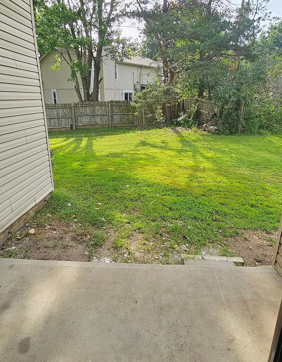 WOW! So much living space; convenient Olathe location! — Photo 1
