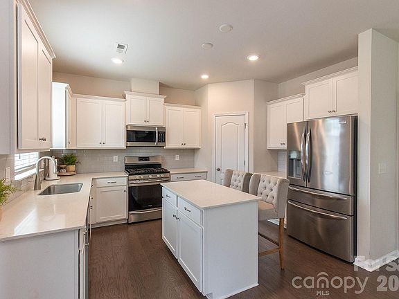 3rd image of 4271 Coachwhip Ave