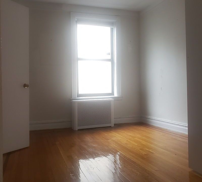 1st image of 1200 Lexington Ave APT 4C