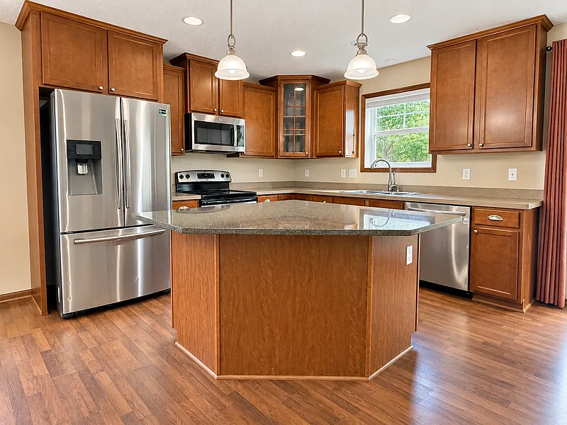 3 bed, 3.0 bath, 1911 sqft, $2,550 — Photo 1