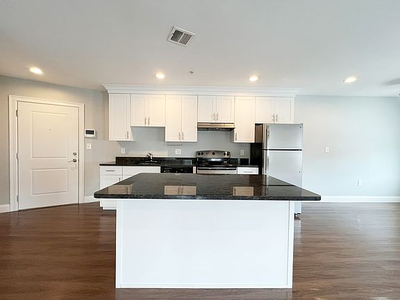 4th image of 32 Harris St APT 315