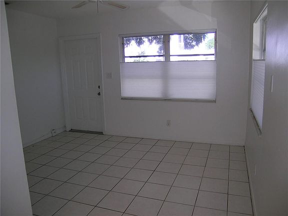 4th image of 1004 NE 3rd St #2