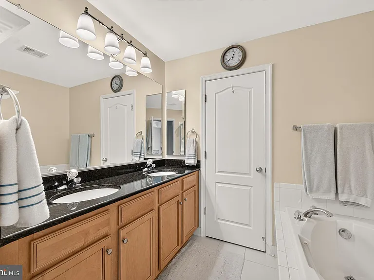 43580 Popes Creek Sq — Photo 31