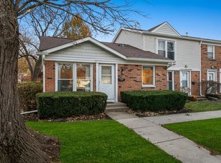 3056 Kingston Ct, Streamwood, IL 60107