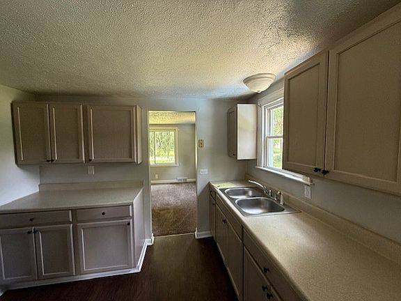 2nd image of 734 Rosegarden Dr NE