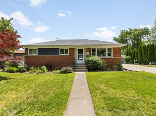 3 Audrey Ln, Mount Prospect, IL 60056