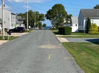44 Elizabeth Rd, Narragansett, RI 02882
