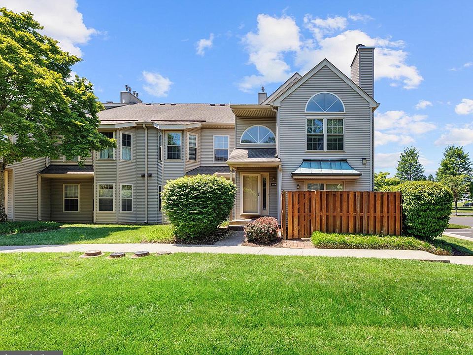 1st image of 3204 Danbury Ct #194