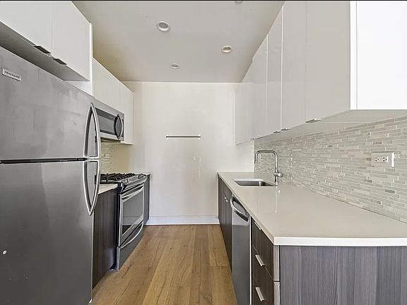 4th image of 25-21 43rd Ave #701