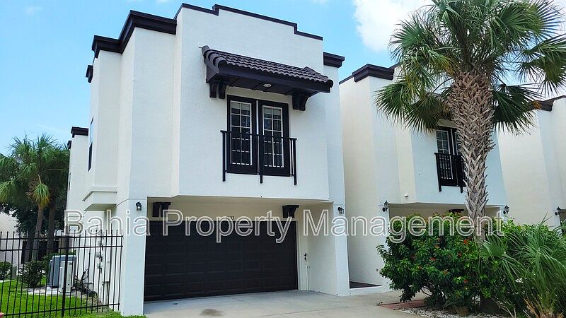 1st image of 3633 W Everette Ave