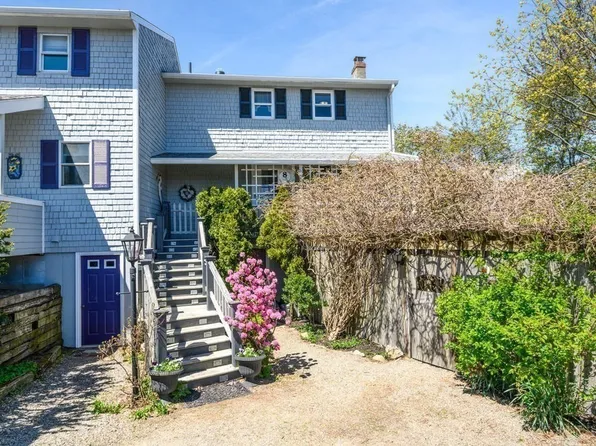8 I St #2, Newburyport, MA 01950