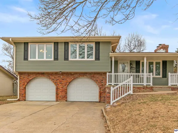 11698 Roanoke Blvd, Omaha, NE 68164