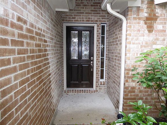 4th image of 1009 Brazos Ct