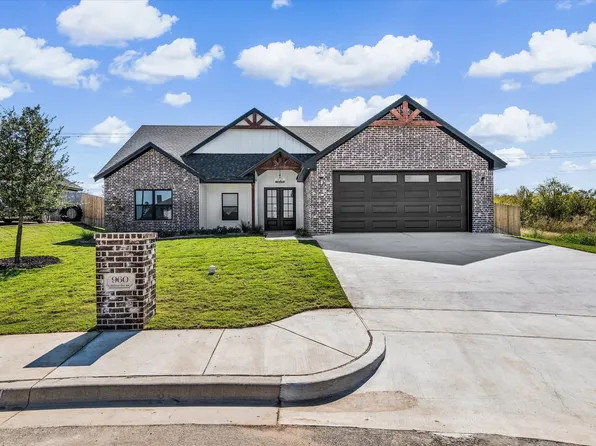 960 Gallant Fox Rd, Hewitt, TX 76643