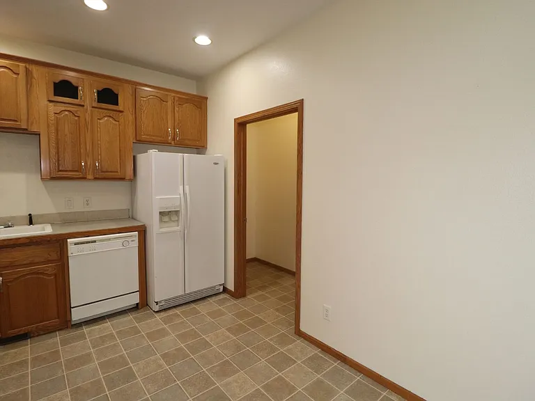 2120 Thompson Dr — Photo 11