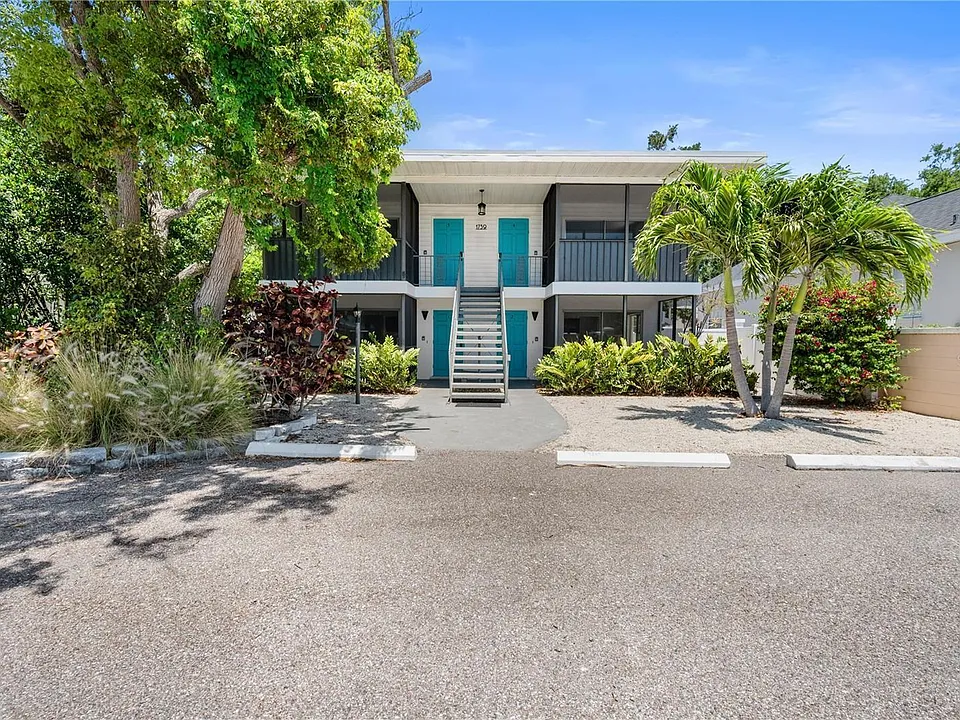 1739 Siesta Dr #2