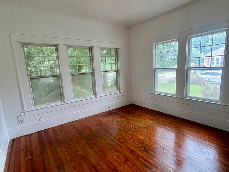 2035 Thornton Ct — Photo 2