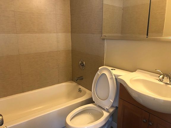 2nd image of 7606 Grand Central Pkwy #1A