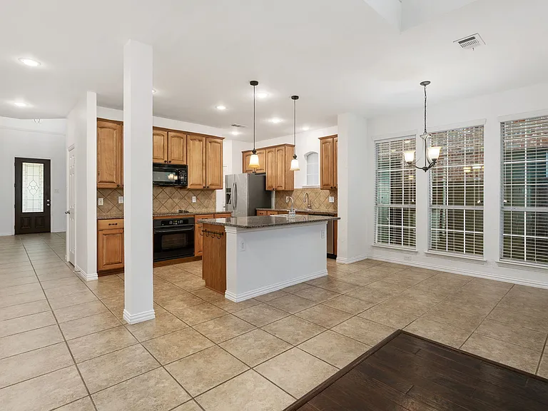 1181 Capital Dr — Photo 9